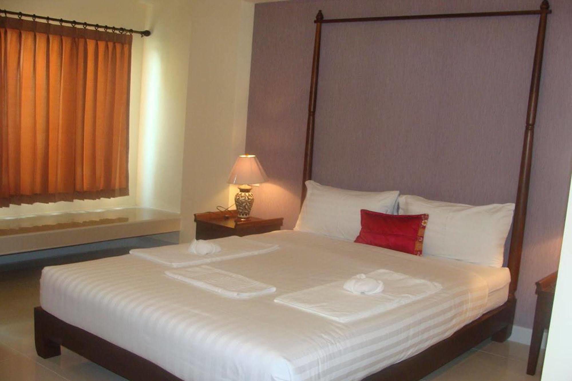 Chivapuri Residence Bangsaen Chonburi Buitenkant foto
